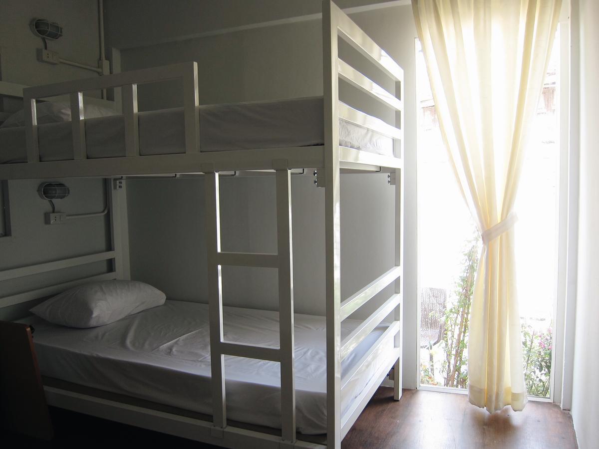 Baan Nai Trok Hostel กรุงเทพมหานคร ภายนอก รูปภาพ