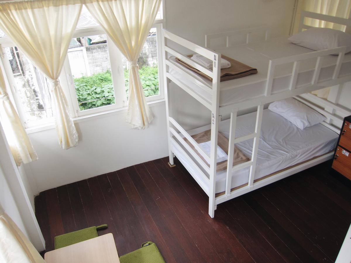 Baan Nai Trok Hostel กรุงเทพมหานคร ภายนอก รูปภาพ