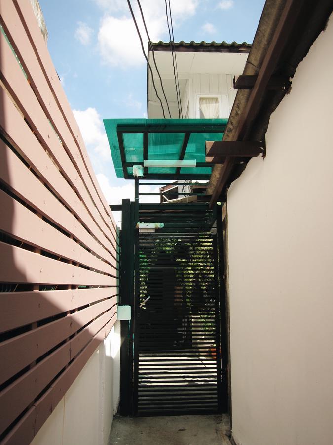 Baan Nai Trok Hostel กรุงเทพมหานคร ภายนอก รูปภาพ